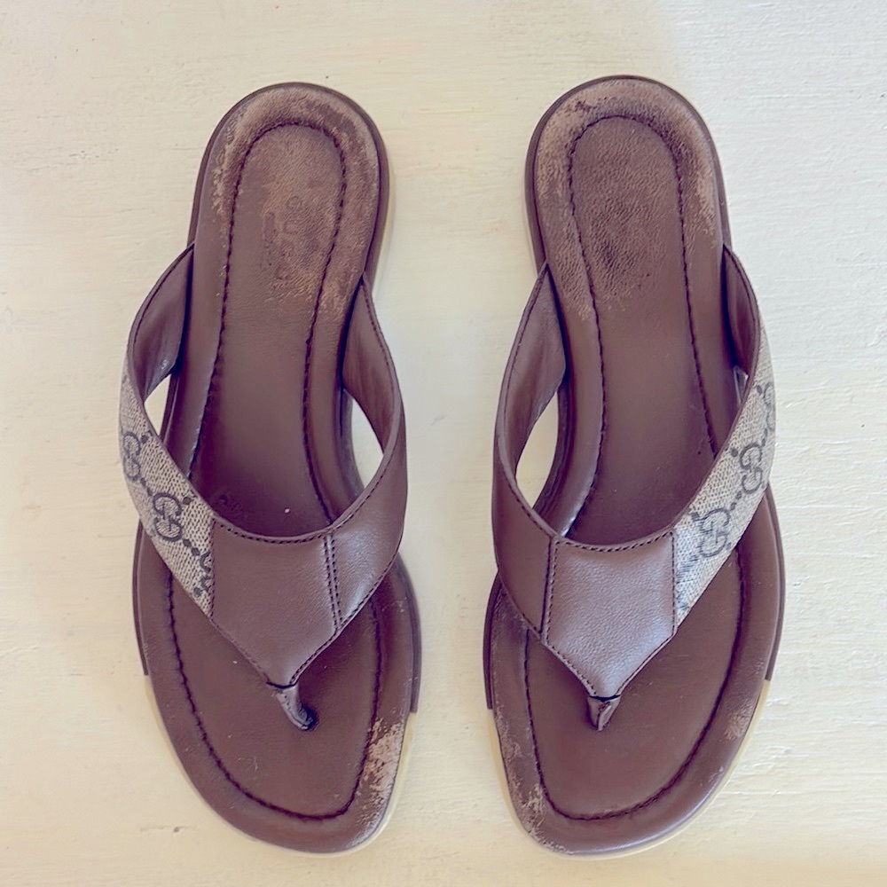 Gucci Brown Sandals with V-Shape Thong Design